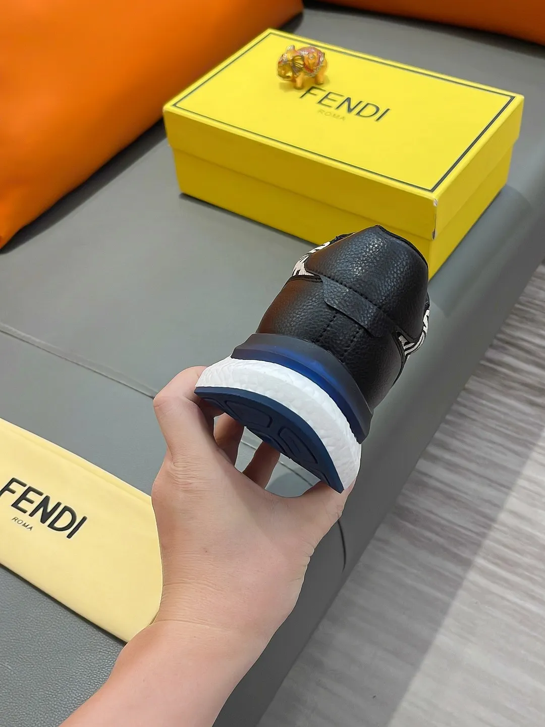 Men's shoes FENDI "Fendi" P440 Regular size: 38-44 (casual shoes) Product materials: Selected cowhide upper, soft sheepskin lining; original outsole.